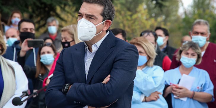 Tsipras maska stavromena xeria